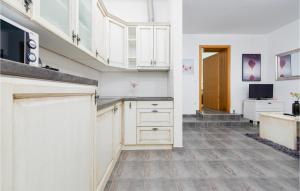 Lovely Apartment In Zadar With Wifi