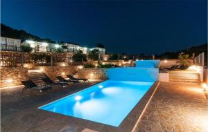 2 Bedroom Beach Front Home In Drage 