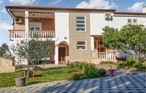 2 Bedroom Lovely Apartment In Vrsi