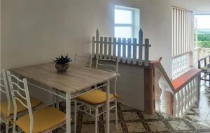 2 Bedroom Lovely Apartment In Vrsi