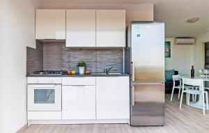 2 Bedroom Gorgeous Home In Drage 