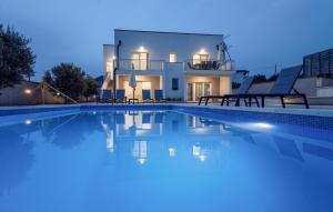 4 Bedroom Gorgeous Home In Vrsi