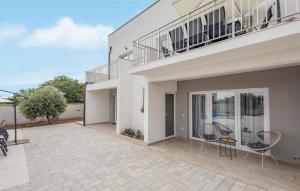 4 Bedroom Gorgeous Home In Vrsi