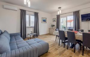 4 Bedroom Gorgeous Home In Vrsi