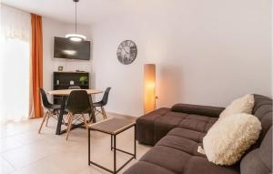 1 Bedroom Stunning Apartment In Bibinje