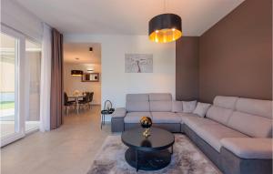 Cozy Home In Vrsi With Wi-Fi