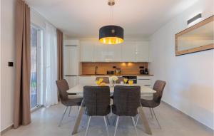 Cozy Home In Vrsi With Wi-Fi