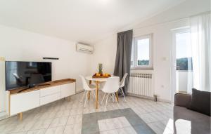 1 Bedroom Nice Apartment In Krusevo 