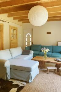 Masurian District home office praca zdalna remote work internet SATELITARNY STARLINK speed 155MBs download, trzy oddzielne stoły do pracy w trzech pomieszczeniach