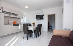 Stunning Apartment In Rogoznica