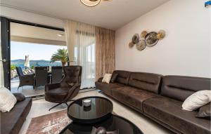4 Bedroom Stunning Home In Sukosan 