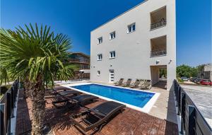 Lovely Home In Kastel Luksic With Sauna