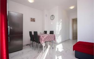 1 Bedroom Lovely Apartment In Rogoznica