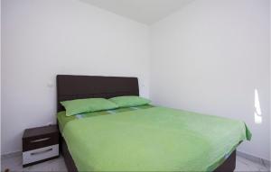 1 Bedroom Lovely Apartment In Rogoznica