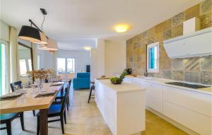 Stunning Home In Primosten With Wifi 