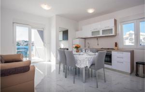 Cozy Apartment In Rogoznica With Wifi