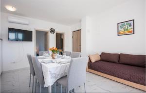 Cozy Apartment In Rogoznica With Wifi