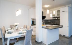 Beautiful Home In Ston With Wifi 