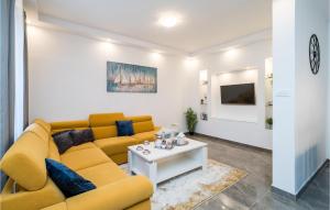 Beautiful Home In Ston With Wifi 