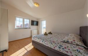 2 Bedroom Nice Apartment In Zadar