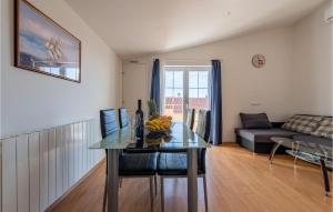 2 Bedroom Nice Apartment In Zadar