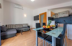 2 Bedroom Nice Apartment In Zadar