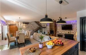 Stunning Home In Solin With Wifi 