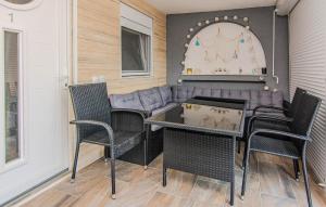 1 Bedroom Lovely Apartment In Vir