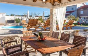 Awesome Home In Vrsi With Wifi