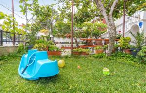 Cozy Apartment In Biograd With Kitchen