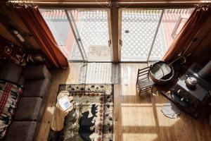 Stunning Mountain Views w Deck & Grill on 5 Acres!