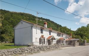 2 Bedroom Stunning Home In Brest