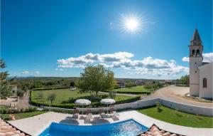 Stunning Home In Vizinada 