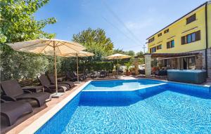 8 Bedroom Beautiful Home In Visnjan