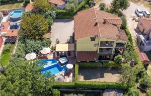 8 Bedroom Beautiful Home In Visnjan