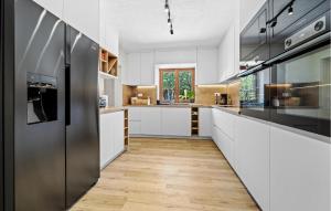 8 Bedroom Beautiful Home In Visnjan