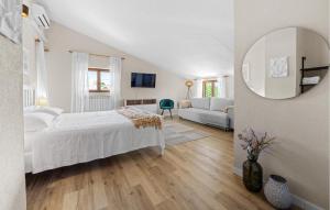 8 Bedroom Beautiful Home In Visnjan