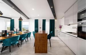 Amazing Home In Povlja