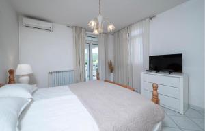 1 Bedroom Awesome Apartment In Rabac