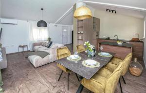 Pet Friendly Apartment In Benkovac 