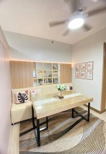 Aesthetic Cozy Stay with PS4, Netflix Coffee Nook - Elena Suites Staycation