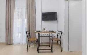 1 Bedroom Nice Home In Peroj 