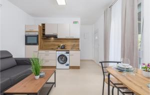 1 Bedroom Nice Home In Peroj 