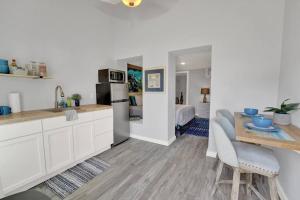 The Dolphin Watch Near the Beach in FWB - Unit 7