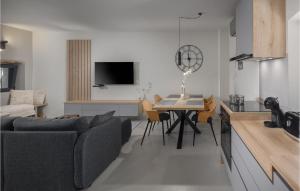 Nice Home In Muntrilj With Wifi 