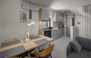 Nice Home In Muntrilj With Wifi