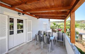 2 Bedroom Nice Apartment In Pasman 