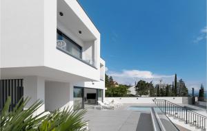 Gorgeous Home In Dramalj