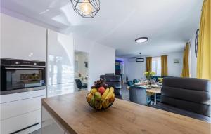 3 Bedroom Awesome Apartment In Kavran