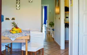 2 Bedroom Cozy Apartment In Rovinj 